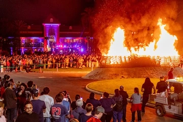 u of a homecoming bonfire